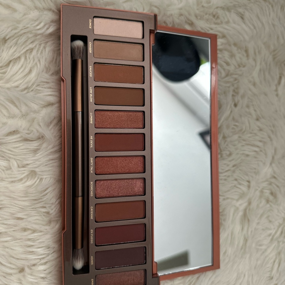 Urban Decay Naked Heat Eyeshadow Palette - Picture 2 of 3